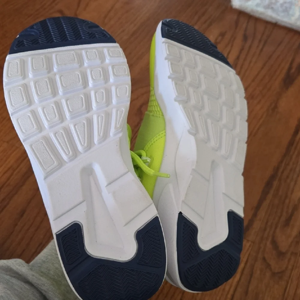Fabletics Size 6 Bright Lime Green Athletic Outdoor Gym Sneakers